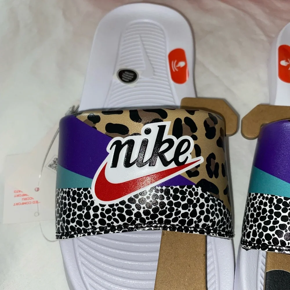 Women’s Nike Animal Prints Victori One Slide - Picture 3 of 4